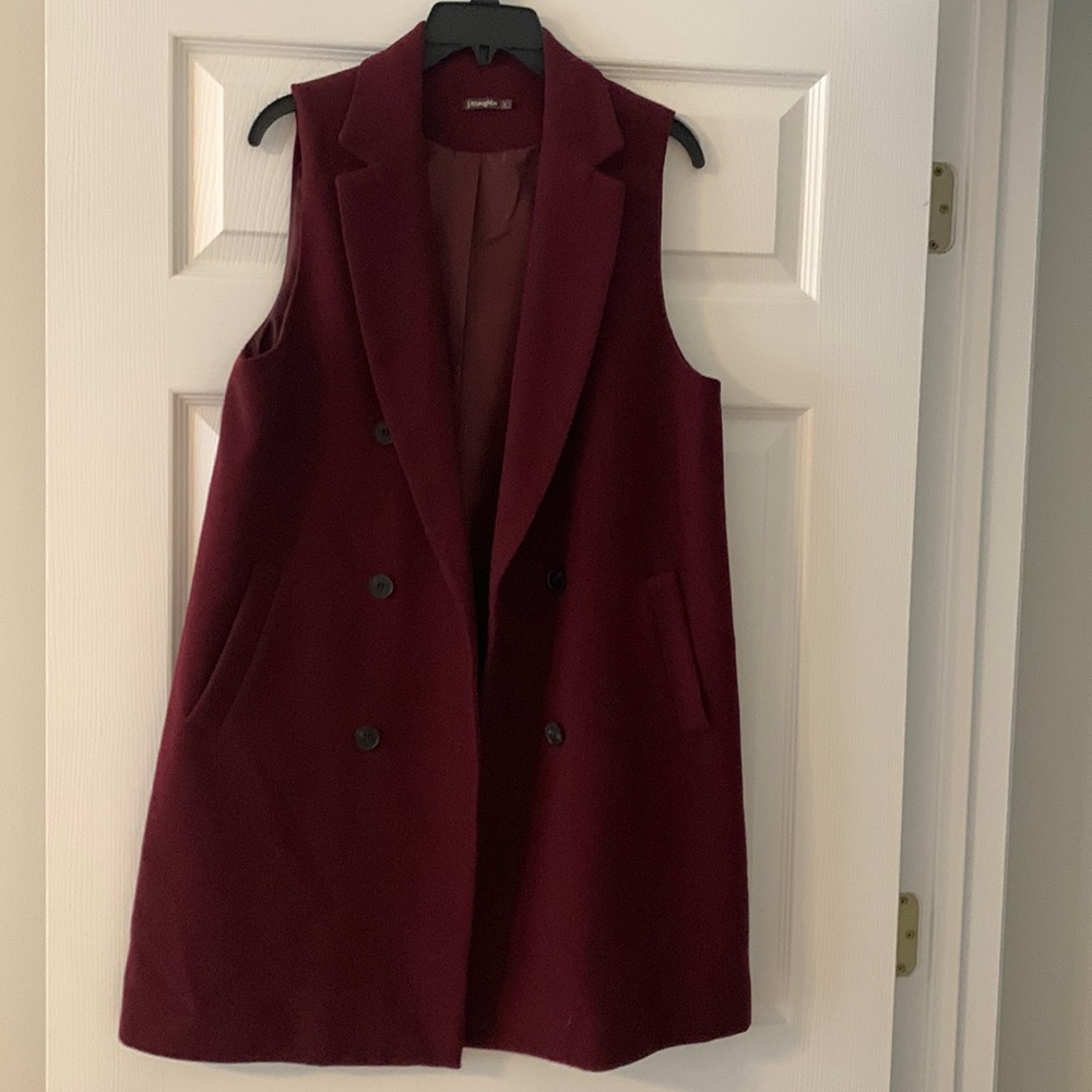 Sleeveless coat-feels like wool